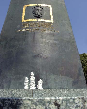 17-Graf-Zeppelin-Denkmal